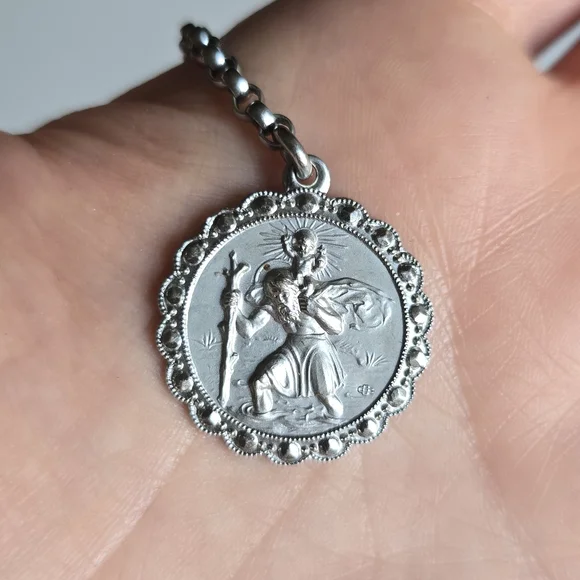 🚗 Travelers Protection Keychain - Picture 3 of 6